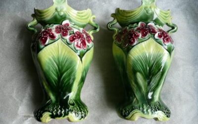 párové majolikové vázy