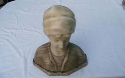 Mramorová busta ženy